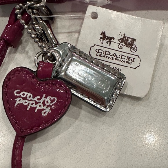 COACH POPPY SWEETHEART WRISTLET NWT - Picture 3 of 9
